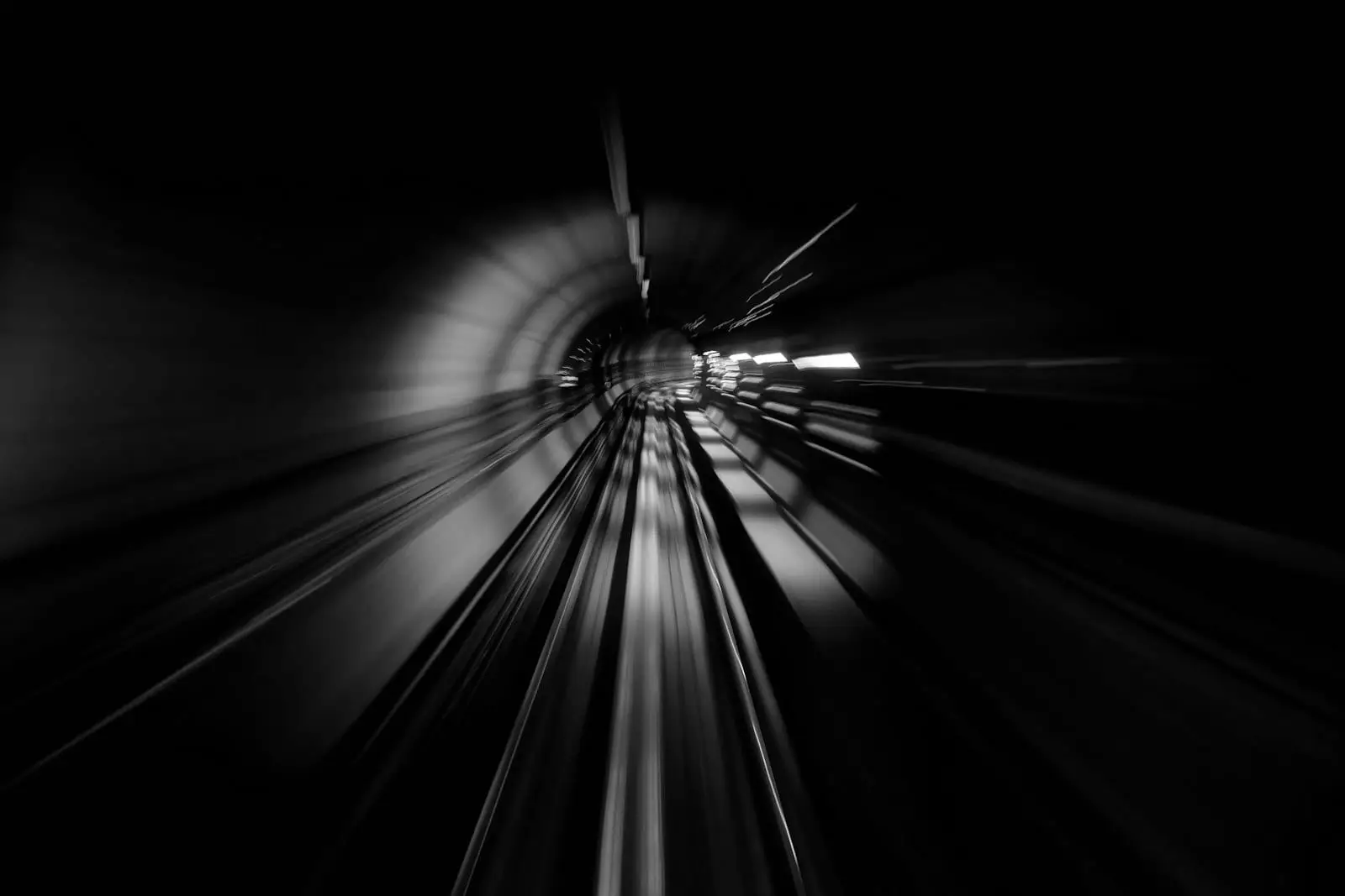 Túnel de luz captado en larga exposición